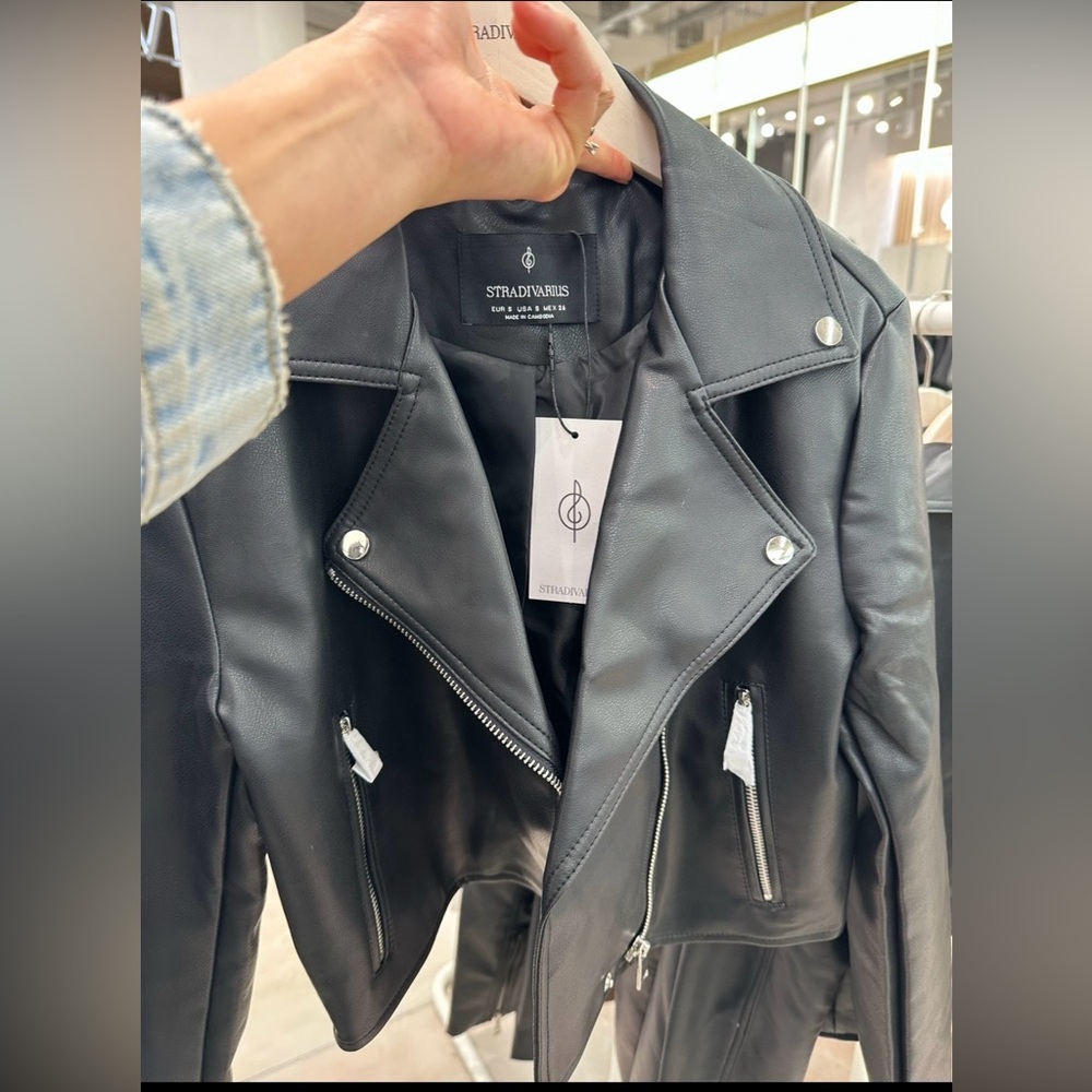 NWT STRADIVARIUS🖤Black Faux Leather Biker Jacket with Silver Hardware